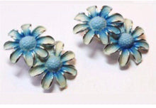 Load image into Gallery viewer, Vintage Unsigned Coro Design Blue enamel &amp; goldtone with plastic flower center Daisy clip on Earrings