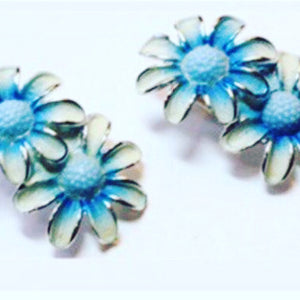 Vintage Unsigned Coro Design Blue enamel & goldtone with plastic flower center Daisy clip on Earrings
